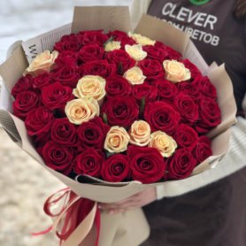 Букет из 51 розы от интернет-магазина «CLEVER» в Иваново